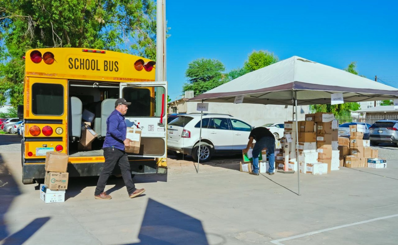 Dona Cecyte BC más de 3 toneladas de libros en Mexicali