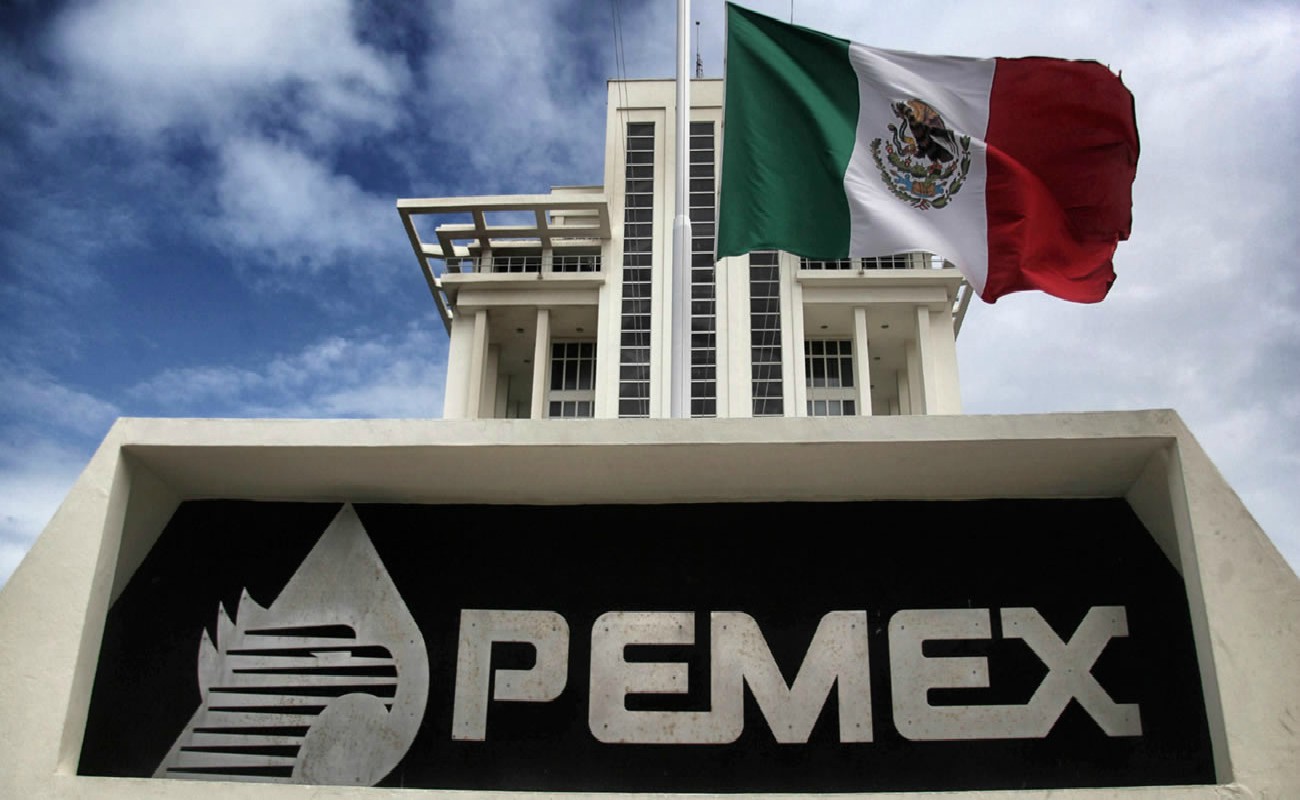 Promulgan ley que quita asimetría a Pemex en el mercado