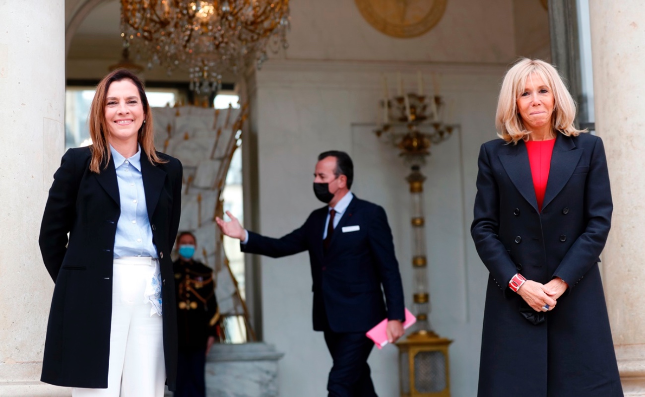 Beatriz Gutiérrez viaja a París para una lectura pública junto a esposa de Macron