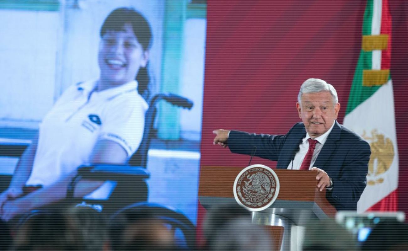 Analiza López Obrador acuerdo con Teletón para atender a personas con discapacidad