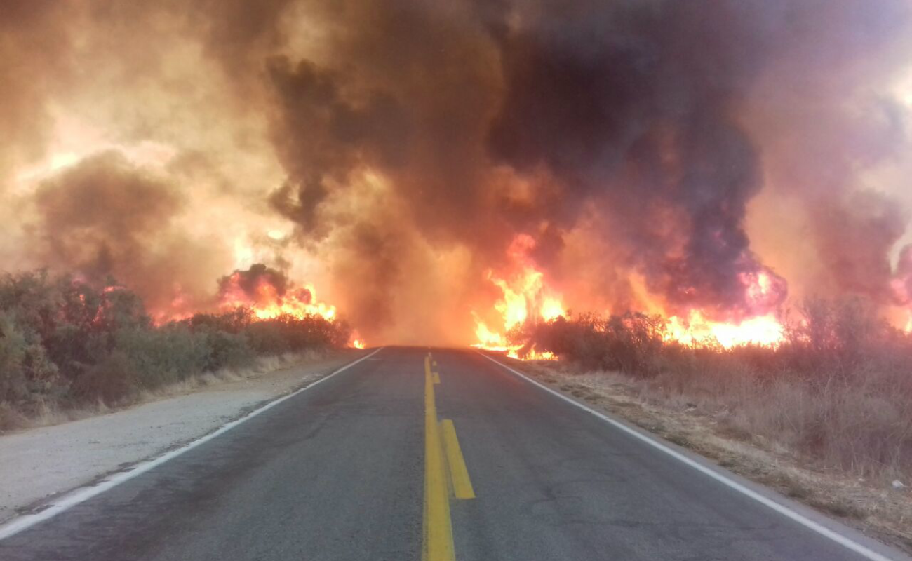 Reabren Carretera Transpeninsular tras controlar incendio forestal