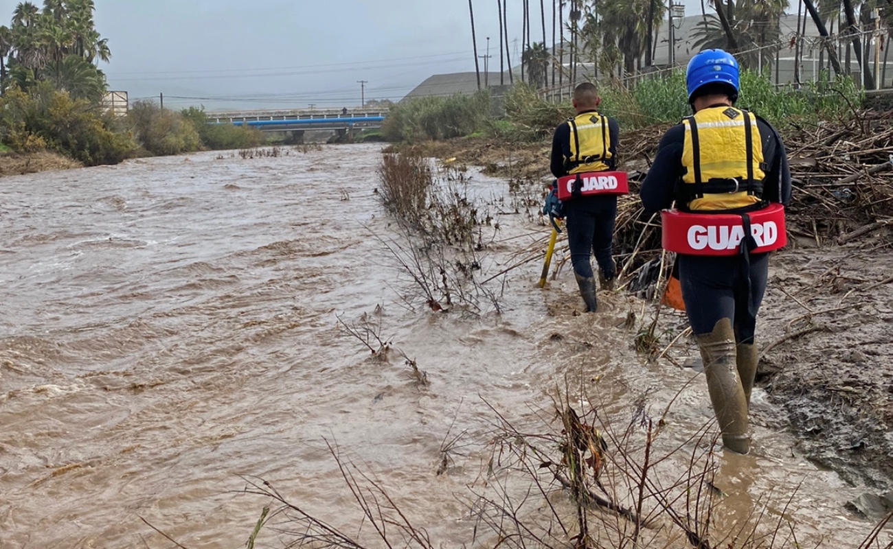 Reportan tres comunidades de Rosarito incomunicadas a causa de las lluvias