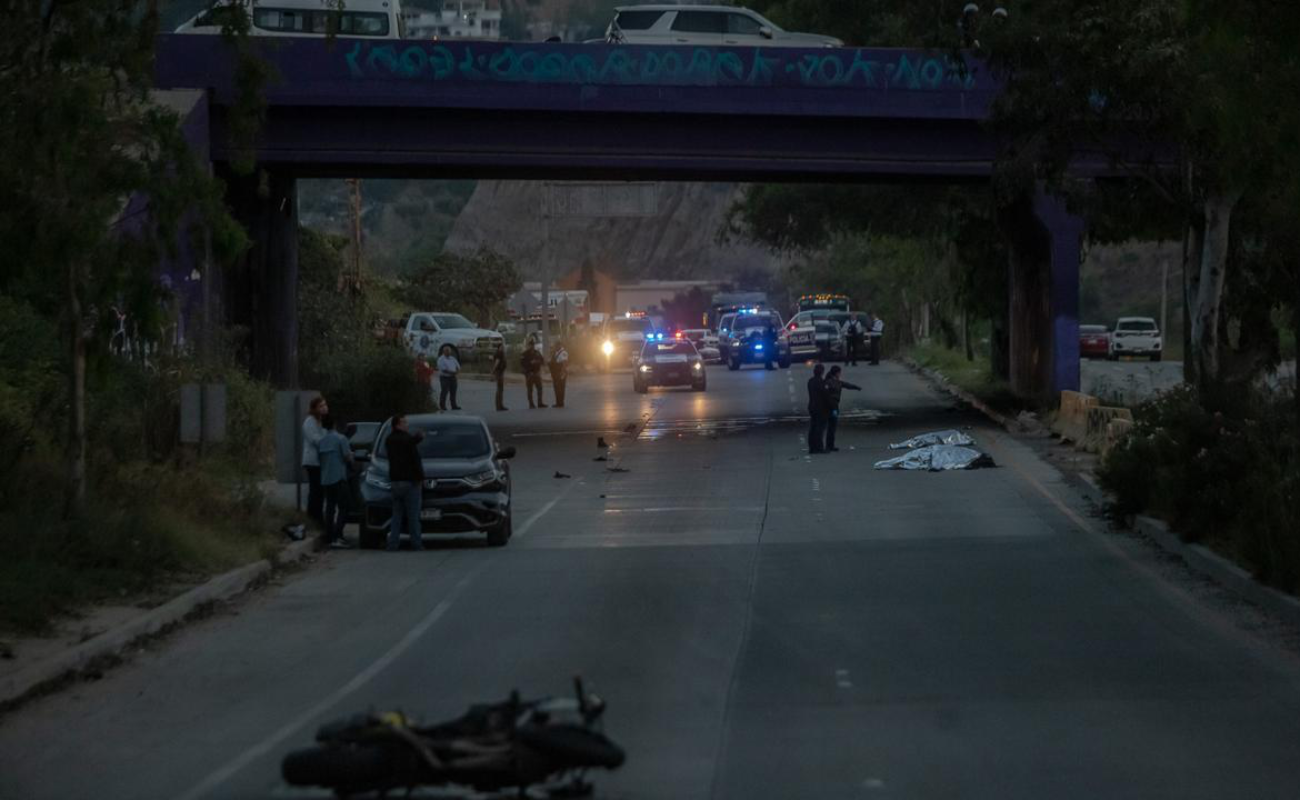 Mueren peatón y motociclista en accidente en el Libramiento Rosas Magallón