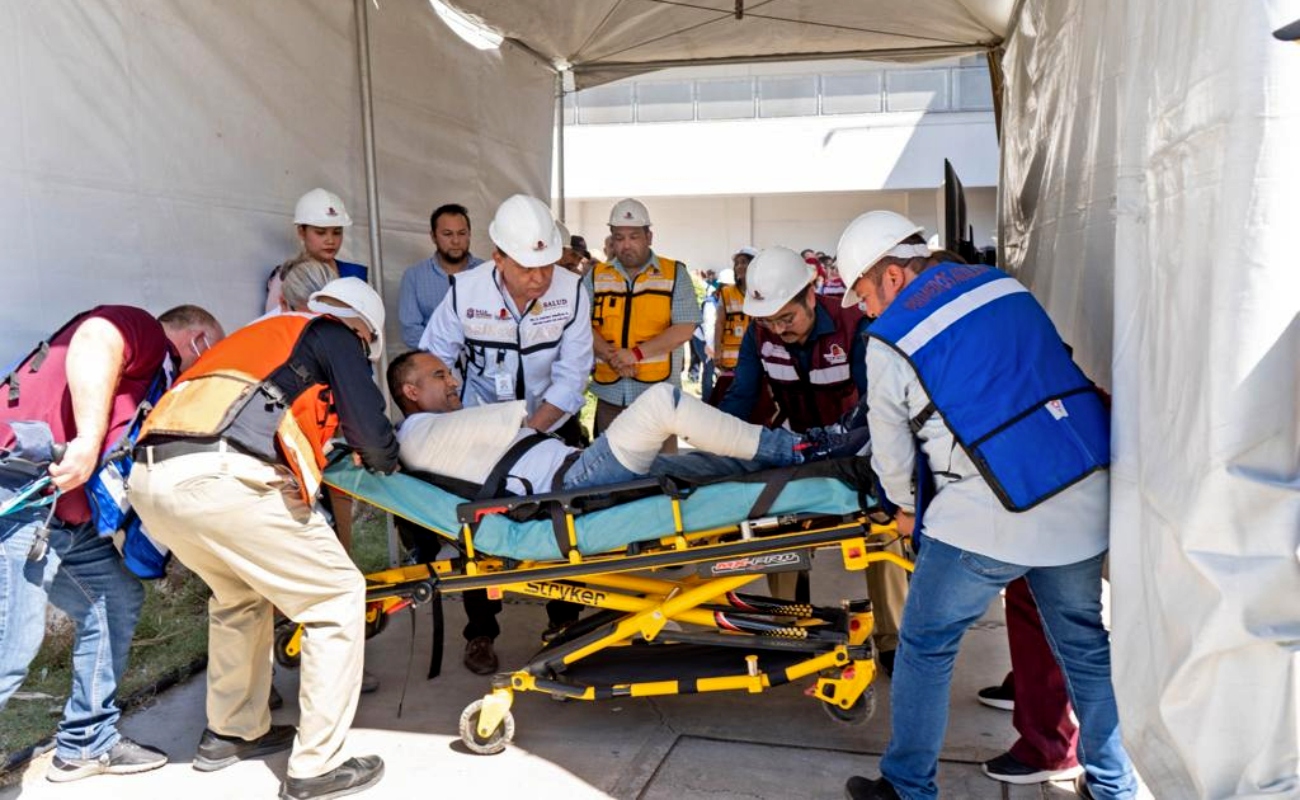 Realiza Secretaría de Salud demostración de rescate y primeros auxilios en simulacro de sismos