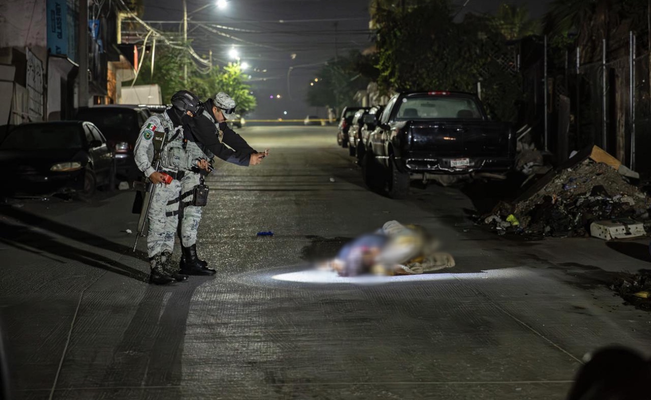 Hallan cuerpo maniatado en el bulevar Las Torres