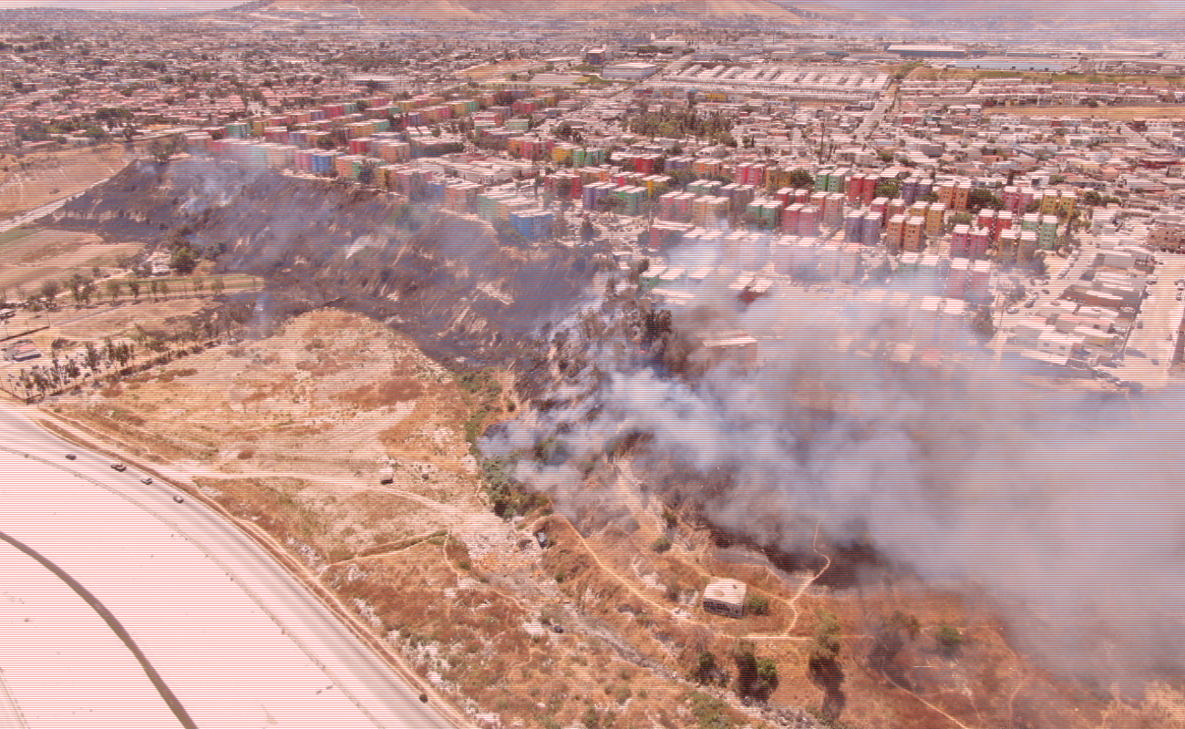 Ola de incendios deja 2 muertos y 300 personas evacuadas en Tijuana