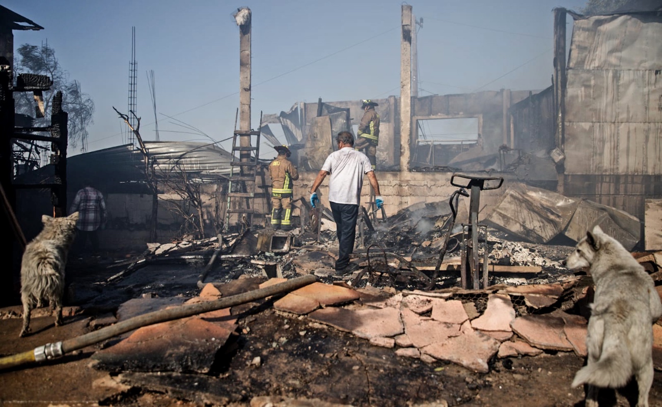 Incendio en la Leandro Valle deja 30 casas destruidas y una persona sin vida