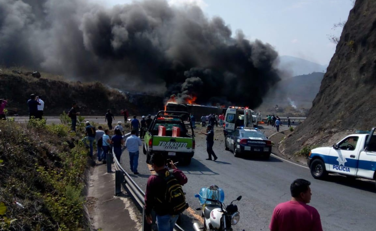Cifra preliminar de 20 muertos por accidente carretero en Veracruz