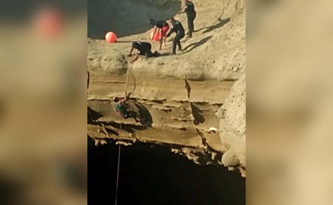 Cae 20 metros a La Lobera y lo rescatan sin fracturas