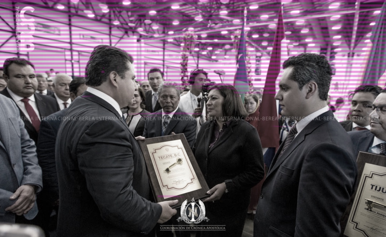 Naasón Joaquín García recibió las llaves de Tijuana, Ensenada y Rosarito