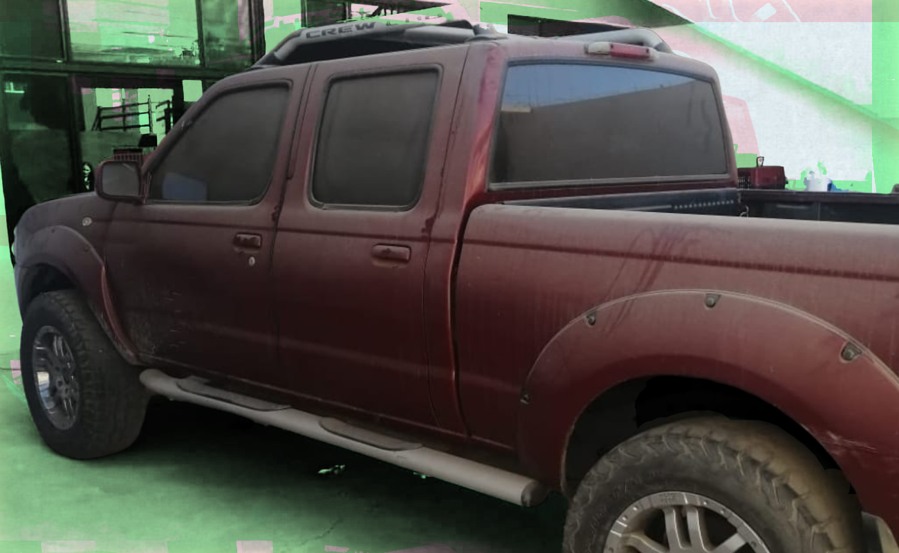 Aseguran camioneta con reporte de robo tras cateo en casa de Villas del Mar
