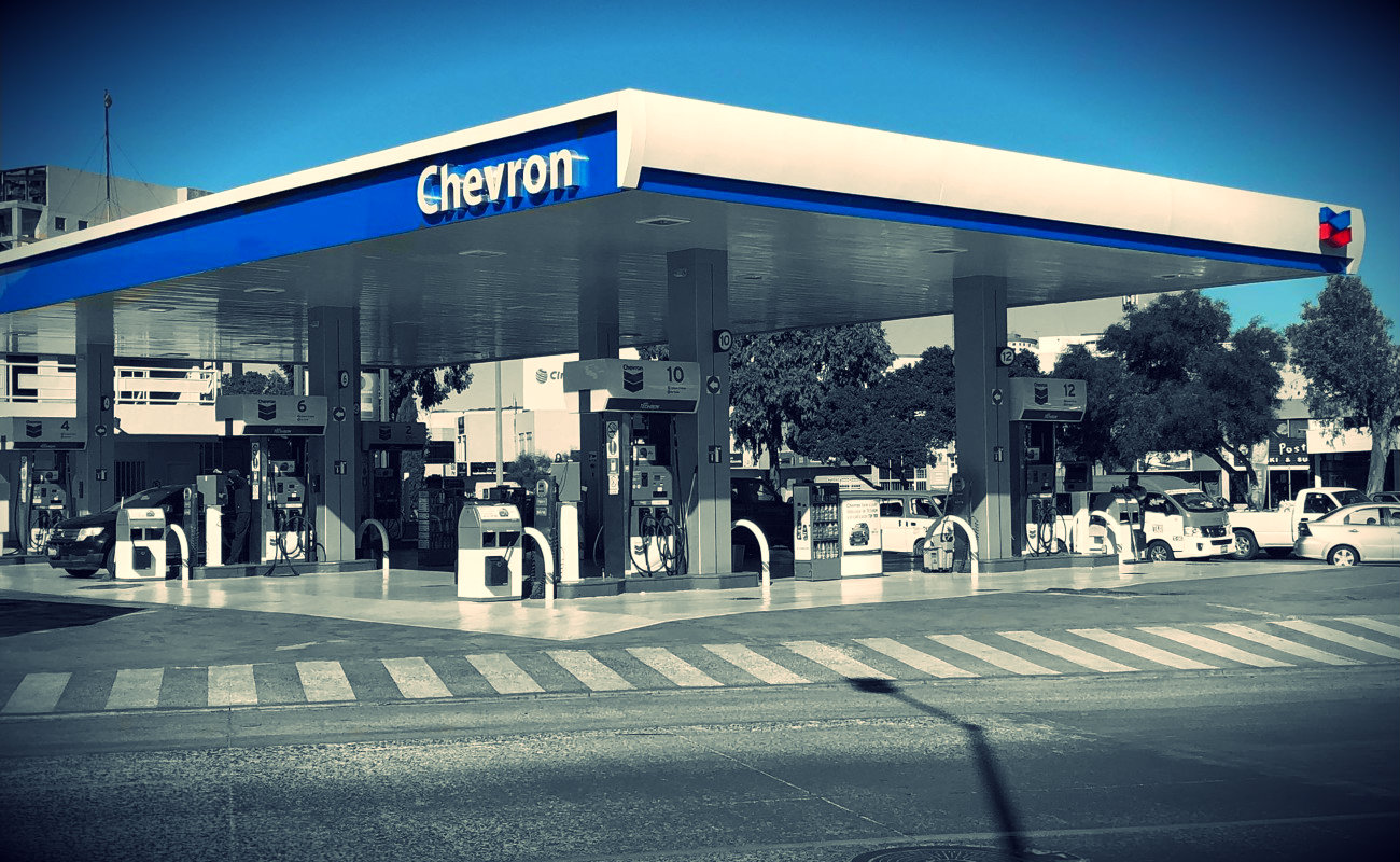 Chevron y Arco continúan como las más caras de México en precios de gasolina