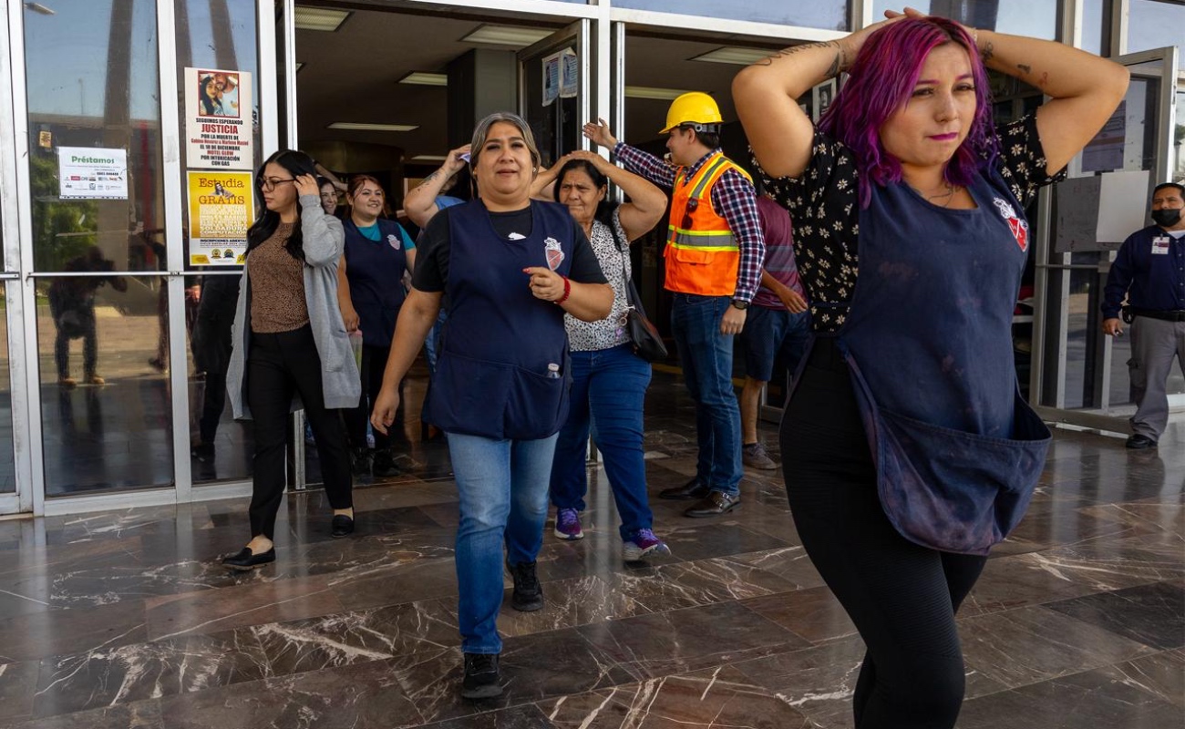 Participan escuelas de educación básica en simulacro nacional de evacuación de sismo