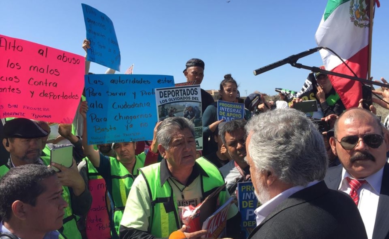 “Si no les cumplimos nos sacan”, dice Durazo ante víctimas en Tijuana