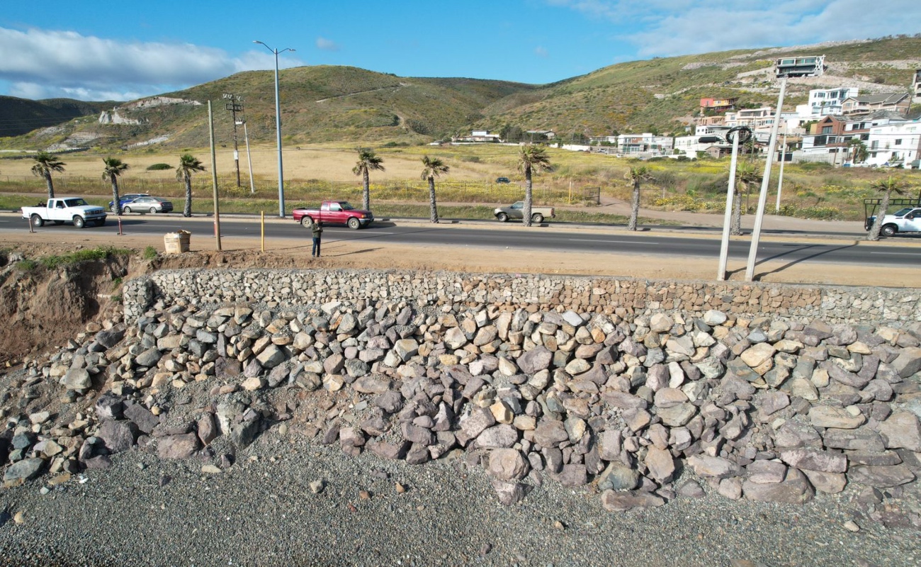 Por terminar la construcción del muro a base de pedraplén en carretera Tijuana-Ensenada