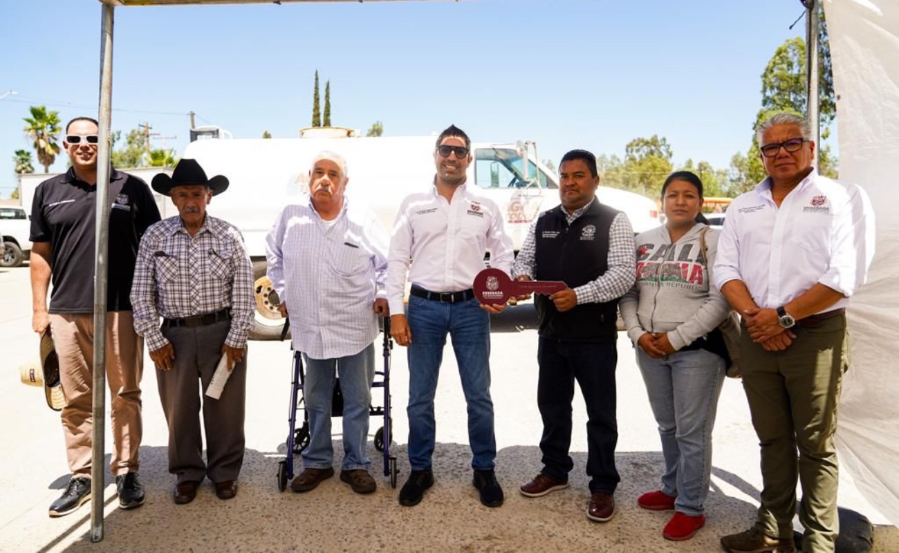 Entrega Armando Ayala camión cisterna a la comunidad de Real del Castillo