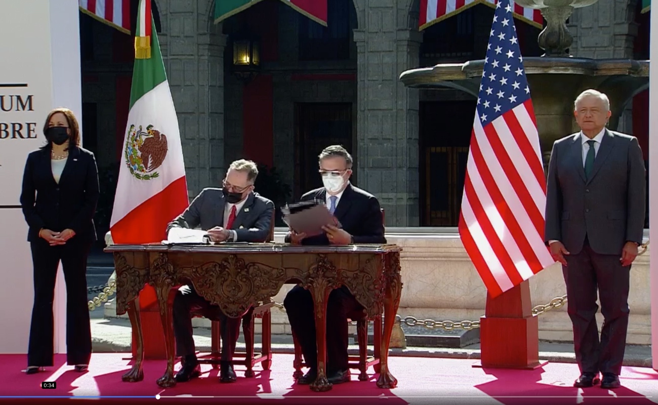 Atestiguan López Obrador y Kamala Harris firma de acuerdo de cooperación entre México y EU