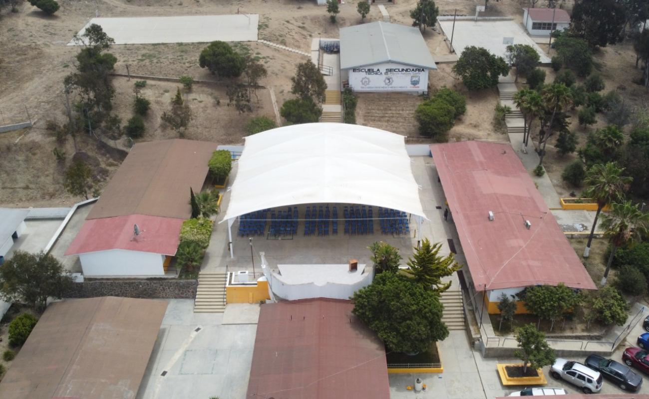 Construye Gobierno de Rosarito obra en la Secundaria No.13 de la Delegación Primo Tapia