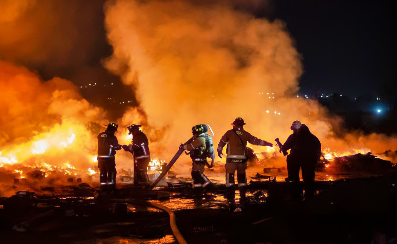 Se registra incendio en lote baldío sobre el bulevar Insurgentes