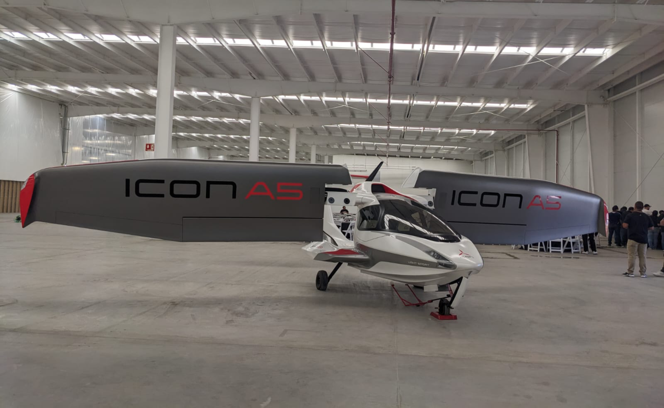 Celebra ICON la producción de su Avión A-5 número 200 en Tijuana