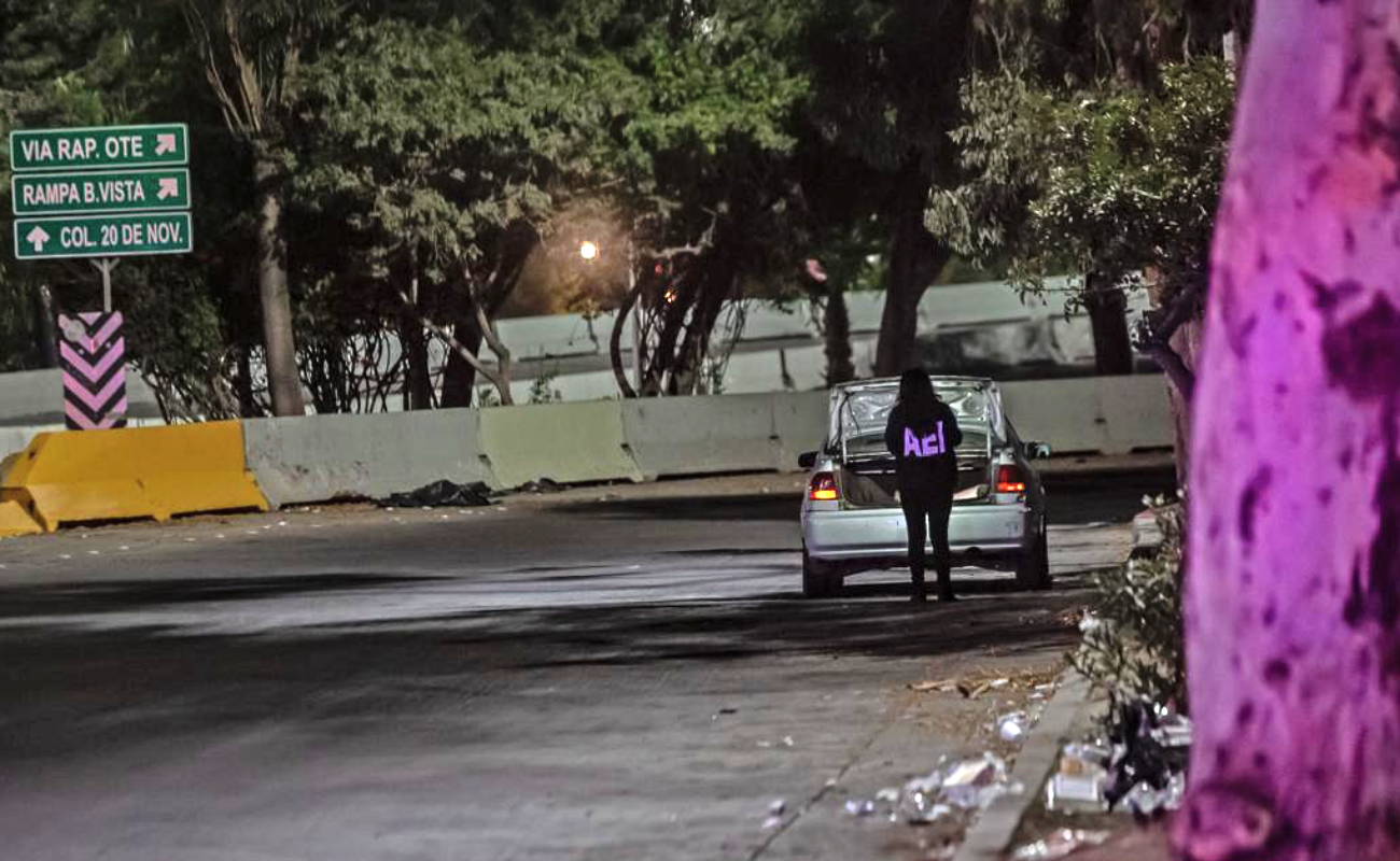 Localizan un cuerpo y un narcomensaje en auto abandonado cerca del Hospital General de Tijuana