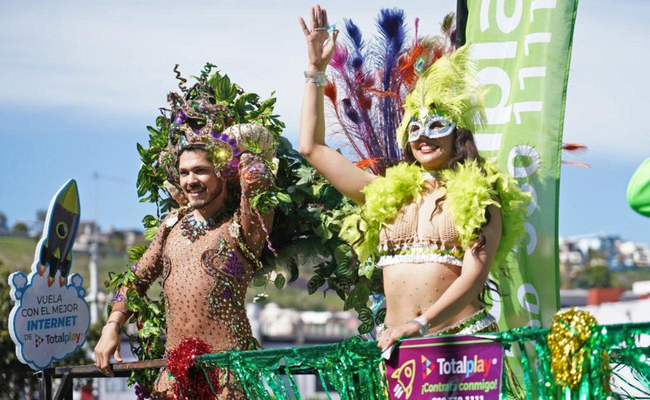 Realizan el primer desfile del Carnaval de Ensenada “Historia y Alegría” 2023