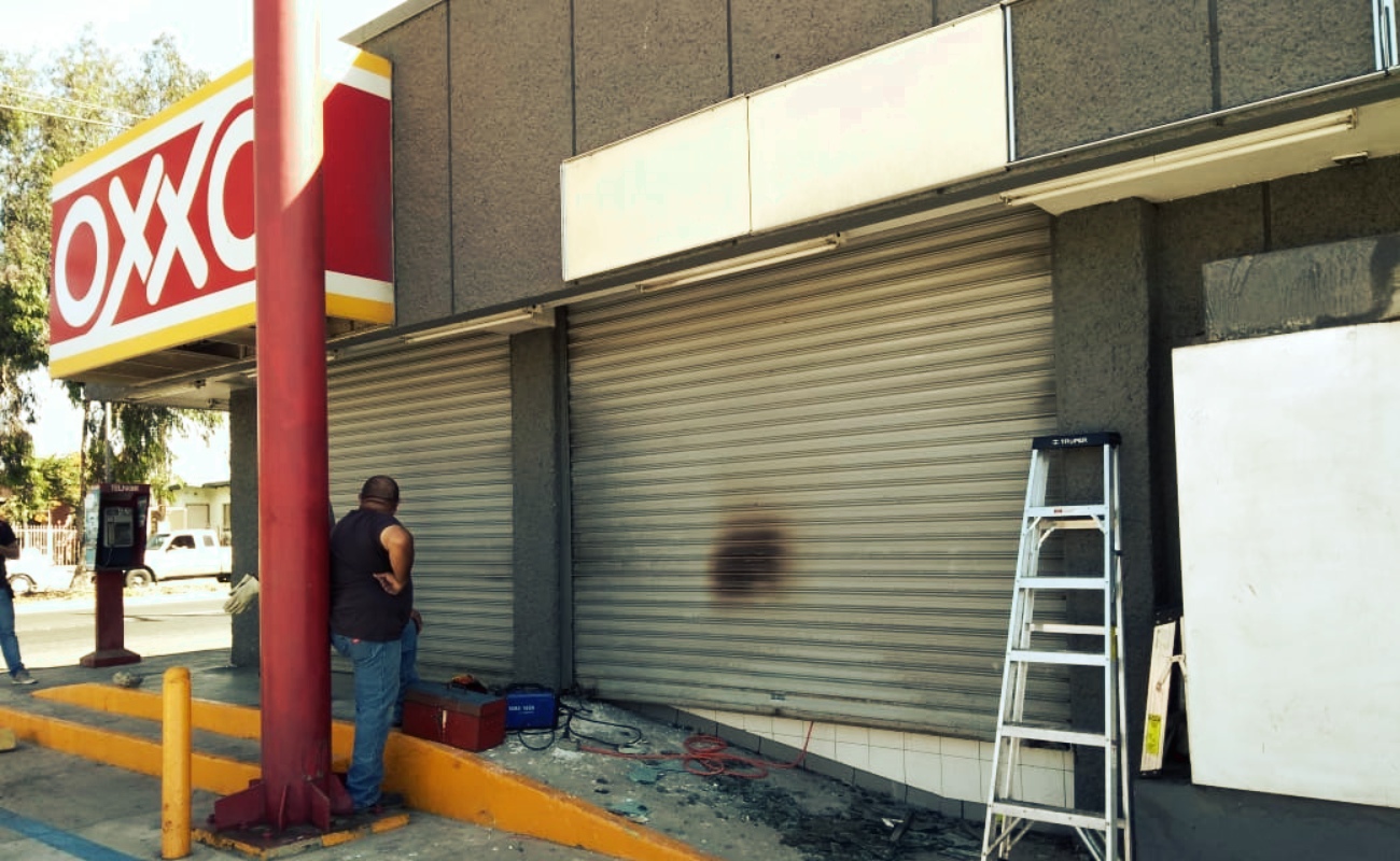 Queman OXXO en Ensenada