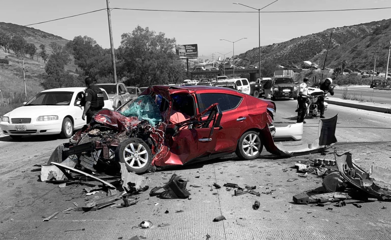 Deja dos muertos y cuatro heridos accidente automovilístico