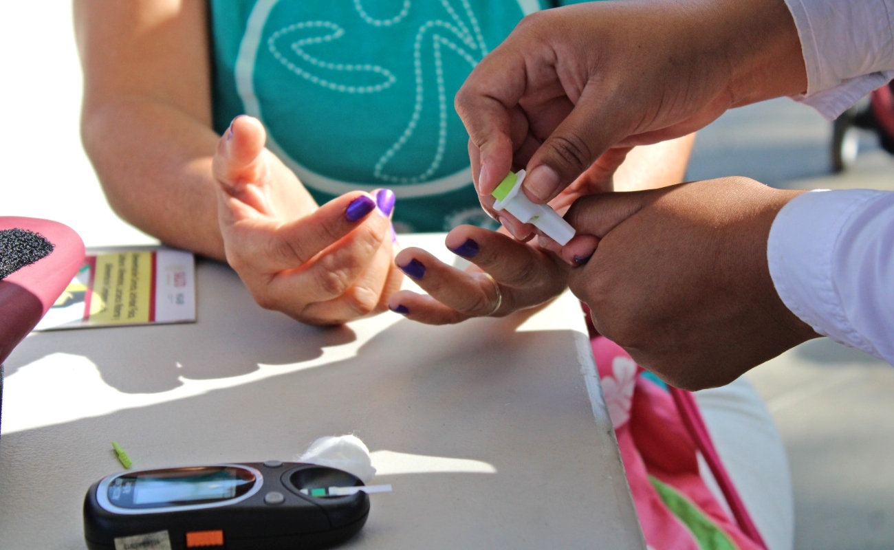 Ofrecen pruebas de detección de VIH, sífilis y vacunas para un embarazo seguro