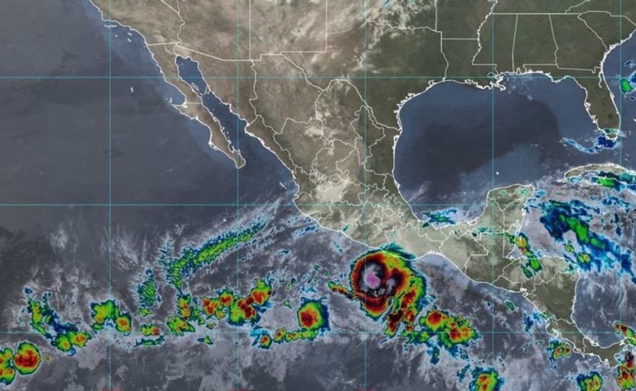Se convierte Agatha en el primer huracán de la temporada frente a costa mexicana