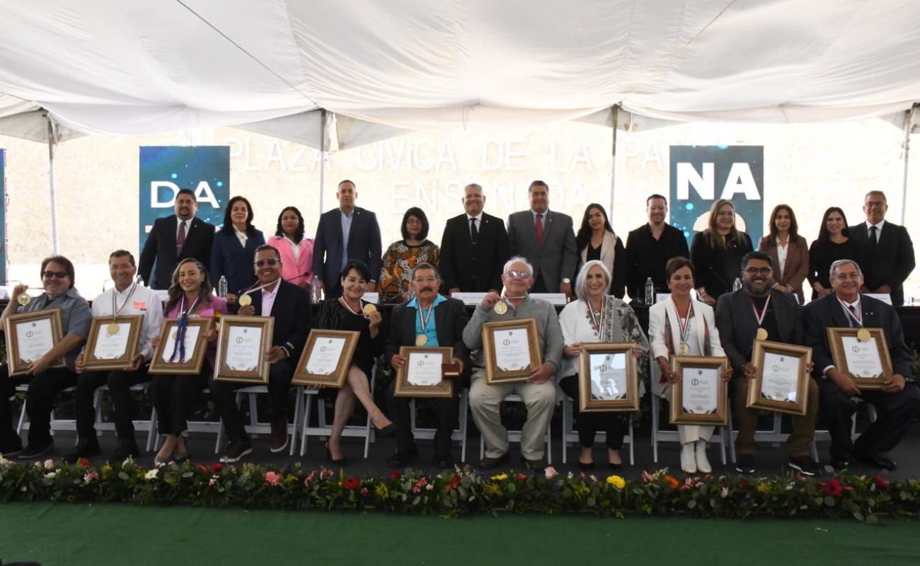 Entrega XXIV Ayuntamiento de Ensenada reconocimientos a Ciudadanos Distinguidos 2024