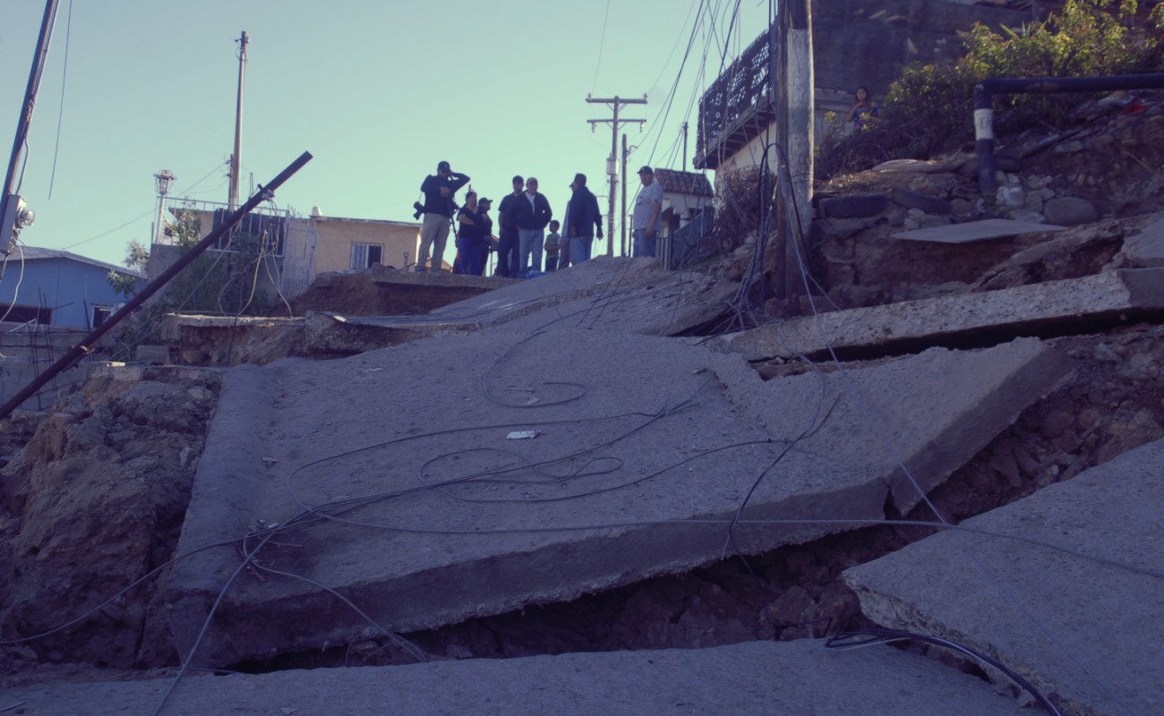 Exponen derrumbe en Lomas del Rubí a diputados federales