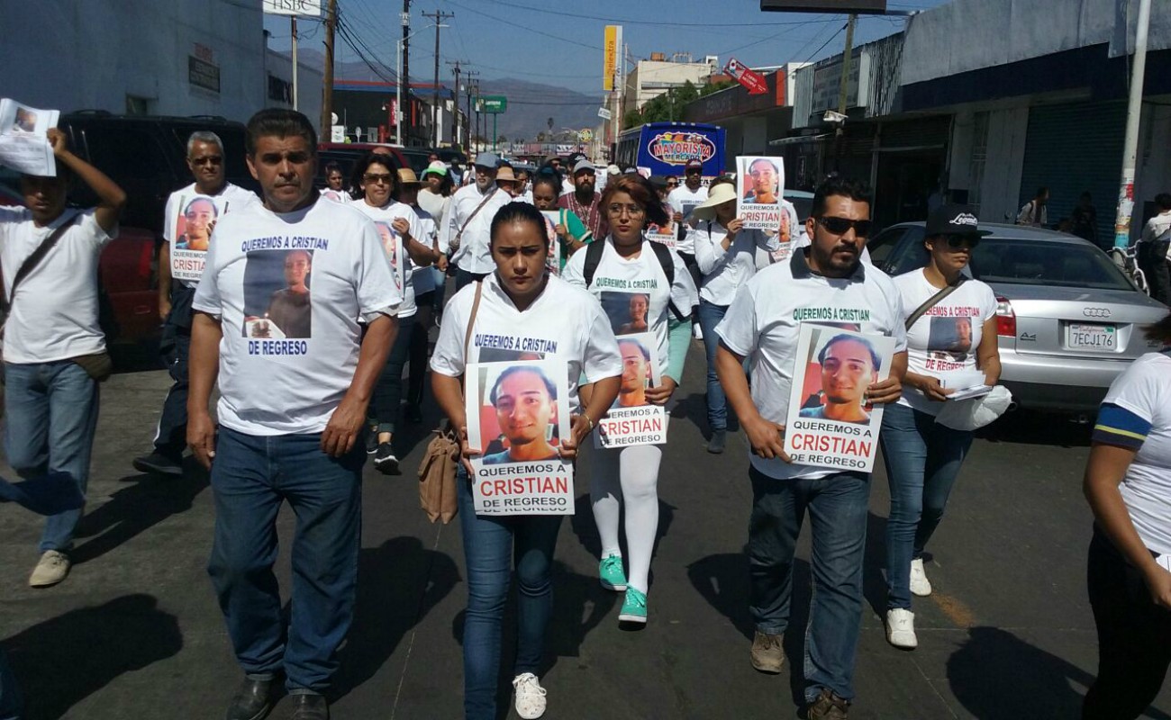 Esta tarde en Ensenada familiares y amigos de Cristian Marroquí marcharon en demanda de su localización