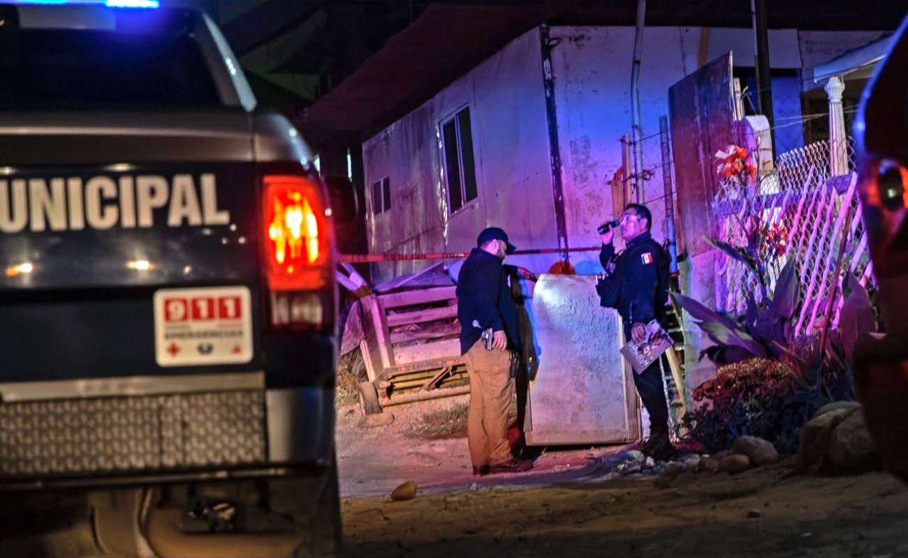 Asesinan a balazos a hombre en el patio de su casa en Playas de Tijuana