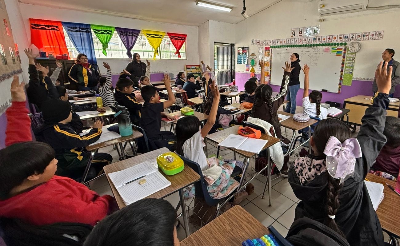 Se beneficiaron más de 750 alumnos y 30 docentes de cuatro escuelas primarias de Tecate con kits de escritura, como parte del Programa de Vinculación de la Secretaría de Educación.