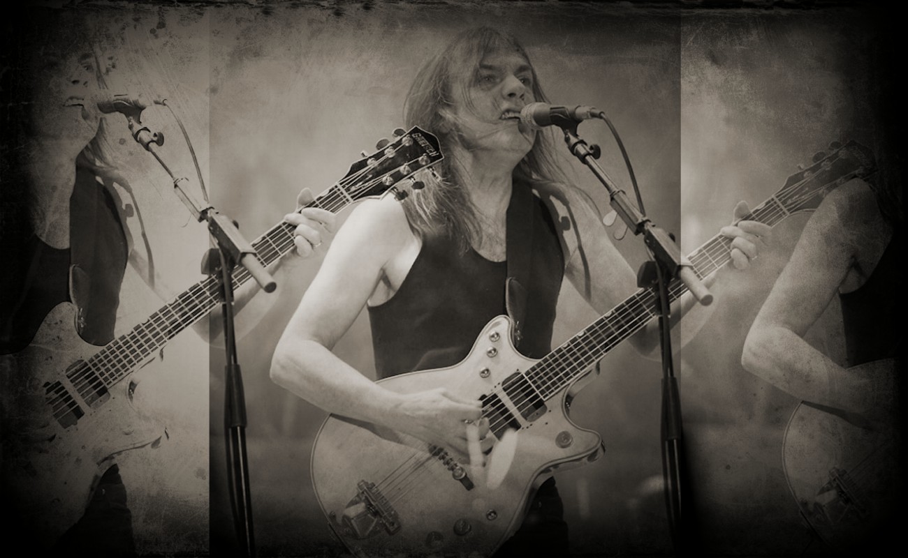 La información fue dada a conocer por su familia, a través de un comunicado, siendo más tarde confirmado por la propia banda banda.