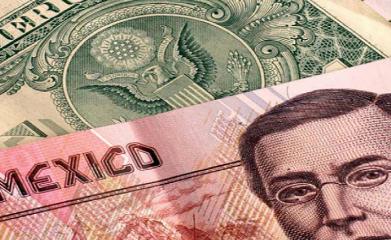 "El dólar gana terreno por una mayor aversión al riesgo ante noticias negativas sobre la negociación comercial entre China y Estados Unidos", dijo Grupo Financiero Banorte en un reporte.