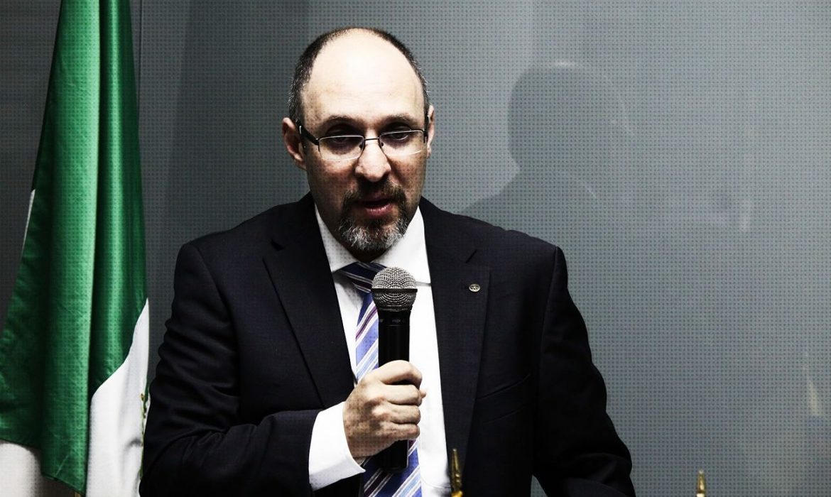 Trump obliga a que México reduzca exportación de azúcar refinada