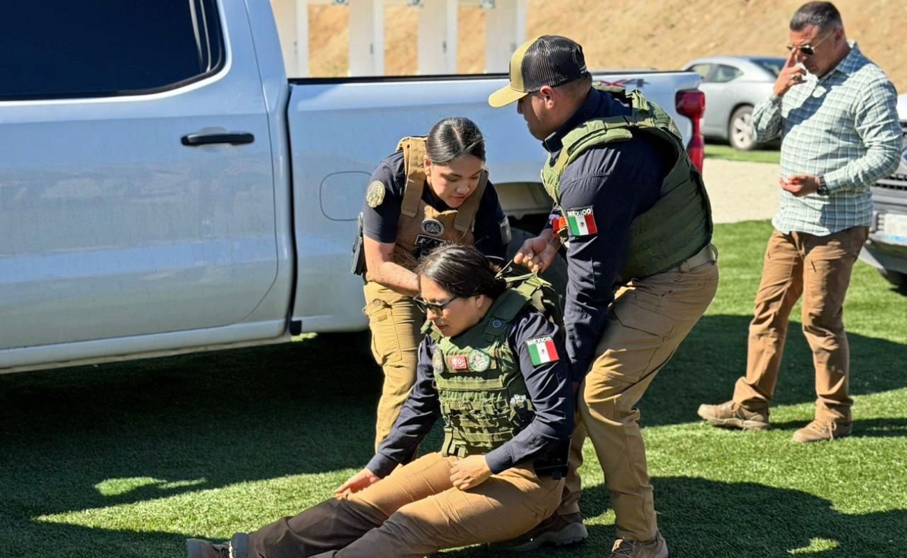 Fortalece FGE capacitación operativa con curso de medicina táctica para 75 agentes de la AEI