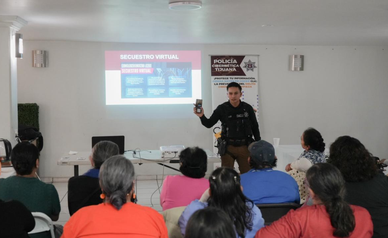 Imparte Policía Cibernética Municipal plática preventiva a personas de la tercera edad