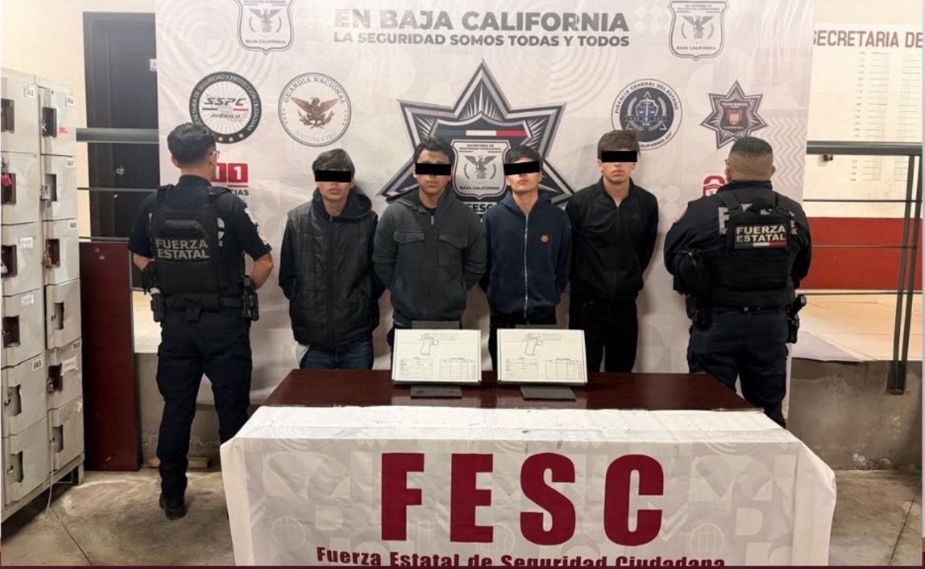 Las armas aseguradas y los detenidos quedaron a disposición de la Fiscalía General de la República (FGR).