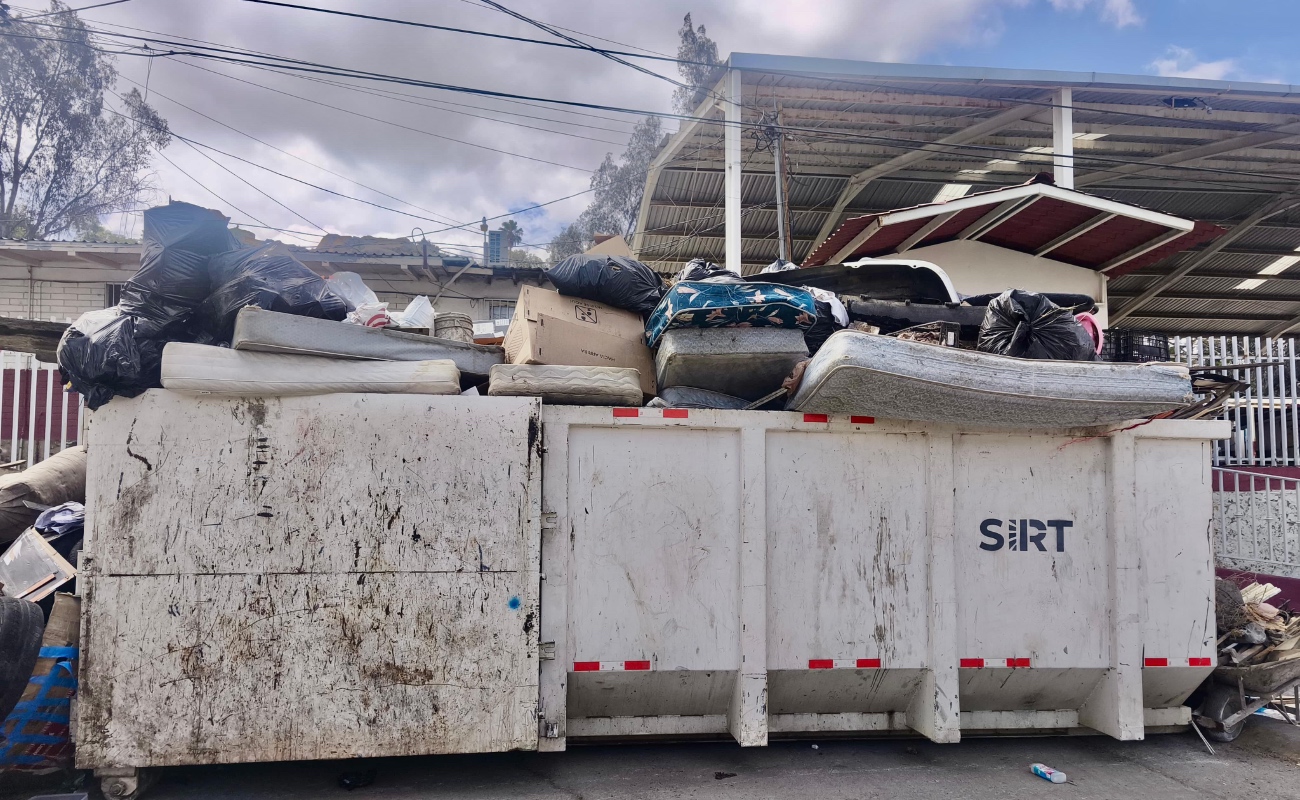 Retiran en Tecate 25 toneladas de basura voluminosa en colonia Juárez y Valle Verde