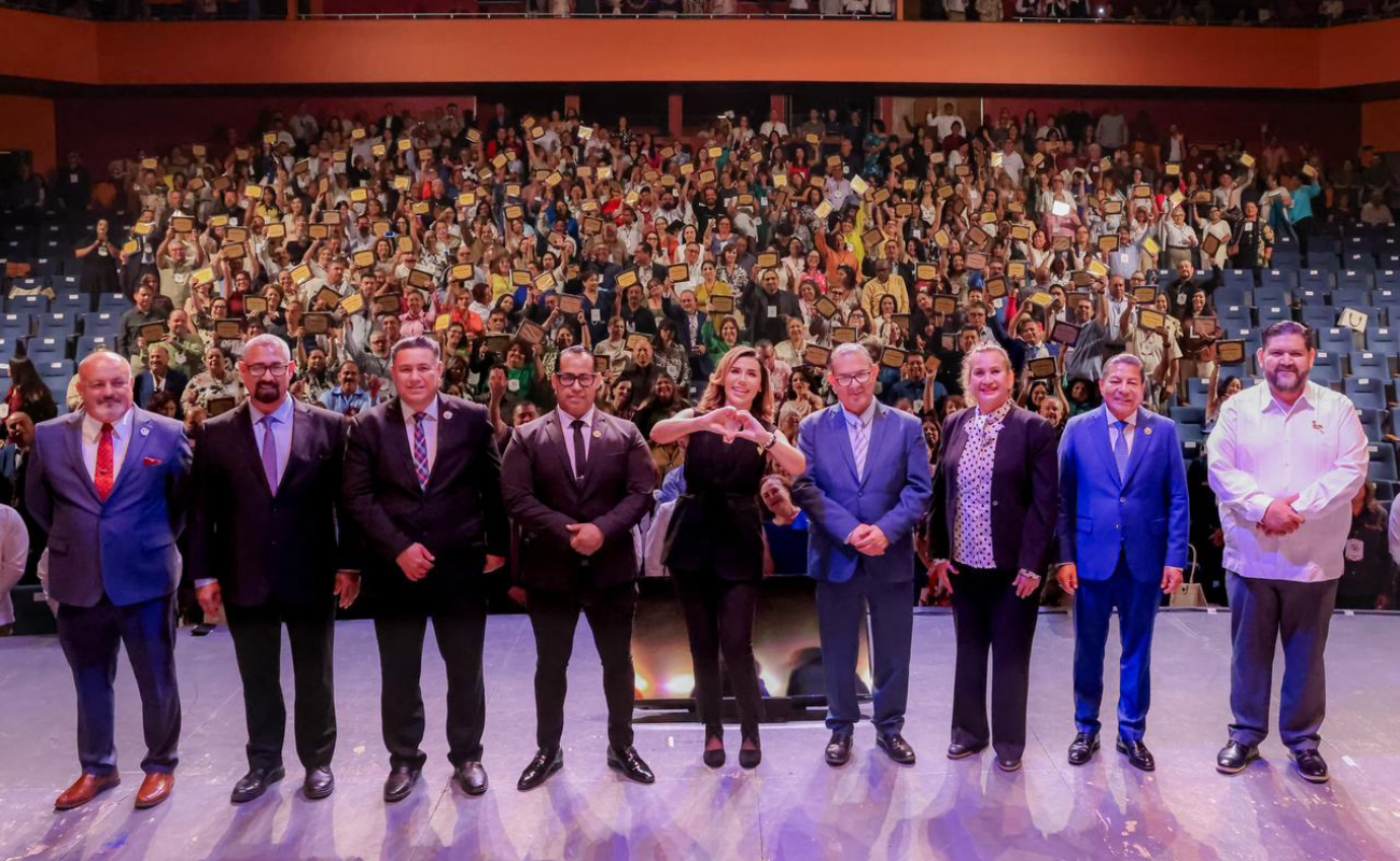 Encabeza Marina del Pilar liberación histórica de pensiones y reconoce vocación del magisterio en su día