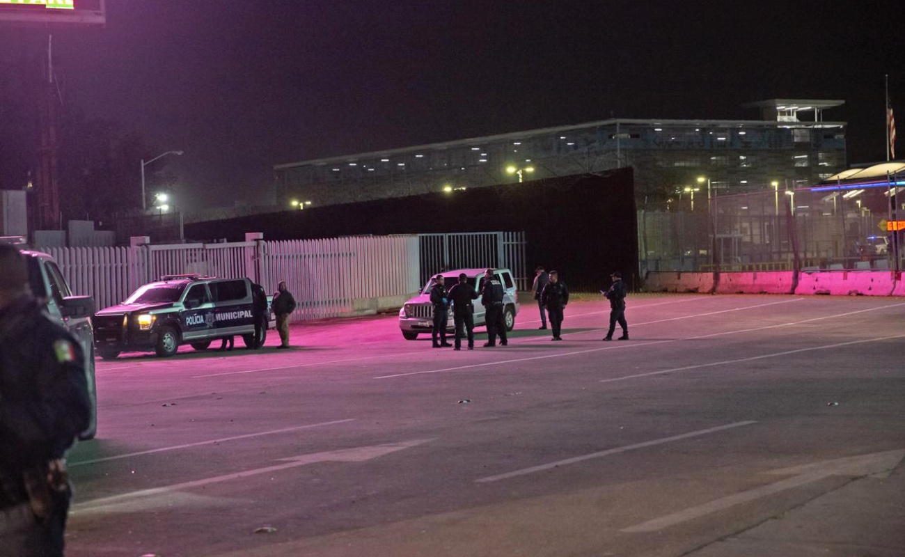 Detienen a sujeto armado tras persecución policiaca que termina en garita de San Ysidro