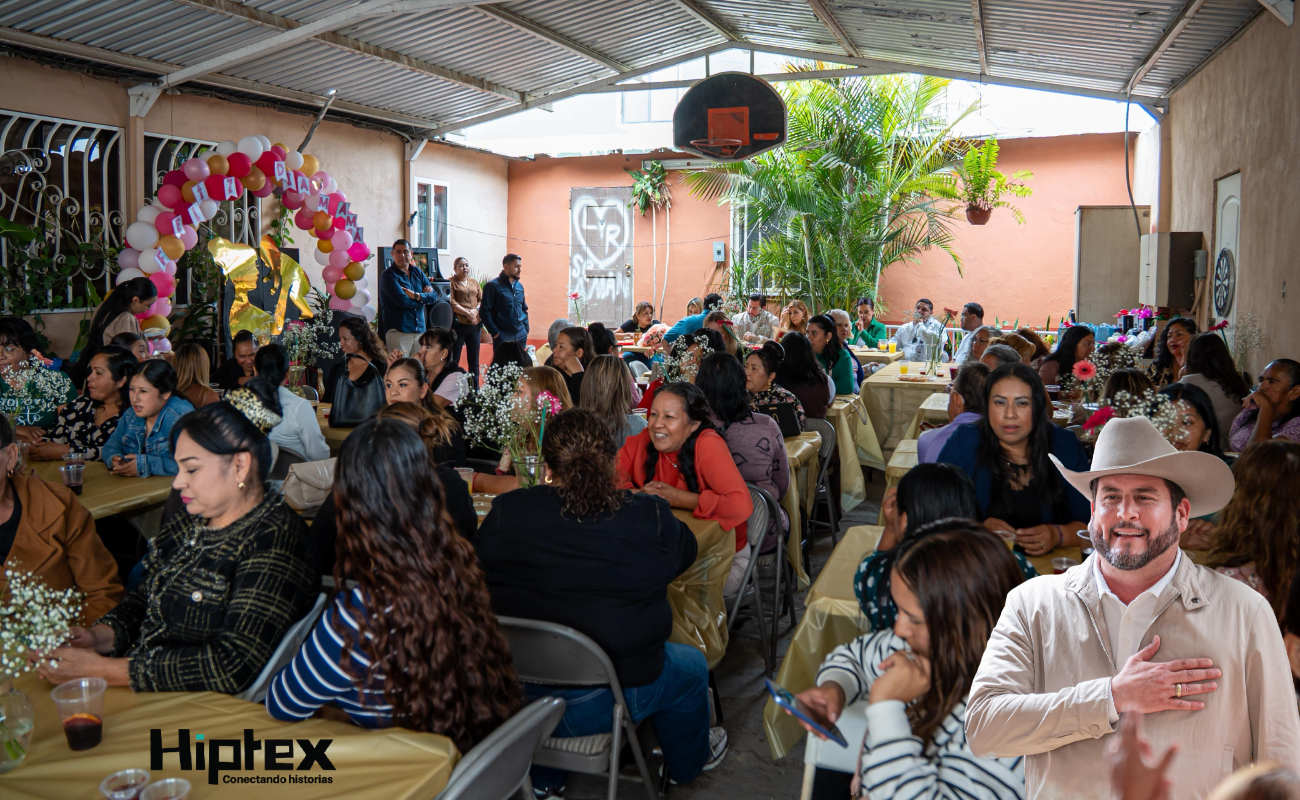 Festeja Ismael Burgueño el Día de las Madres con mujeres del Poblado Ejido Francisco Villa