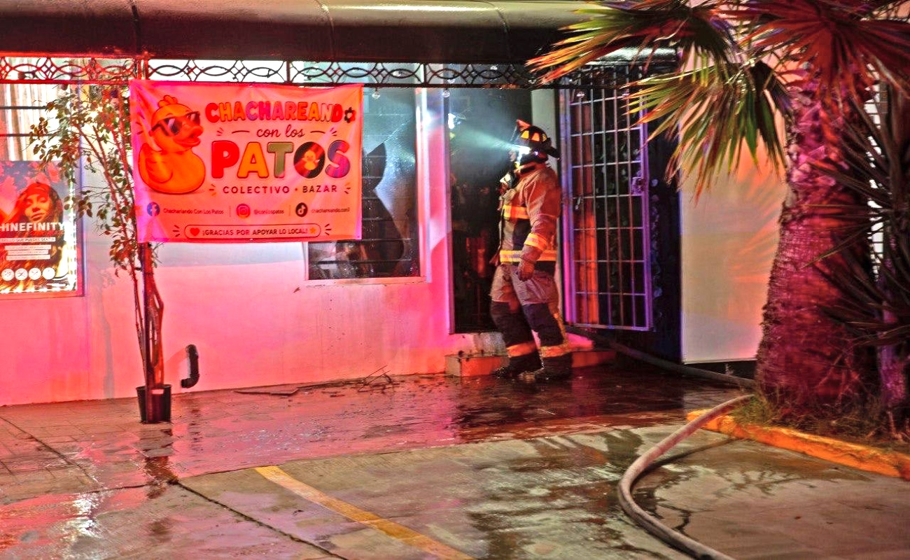 Lanzan bombas molotov a bazar en Playas de Tijuana; dejan amenaza  en cartulina
