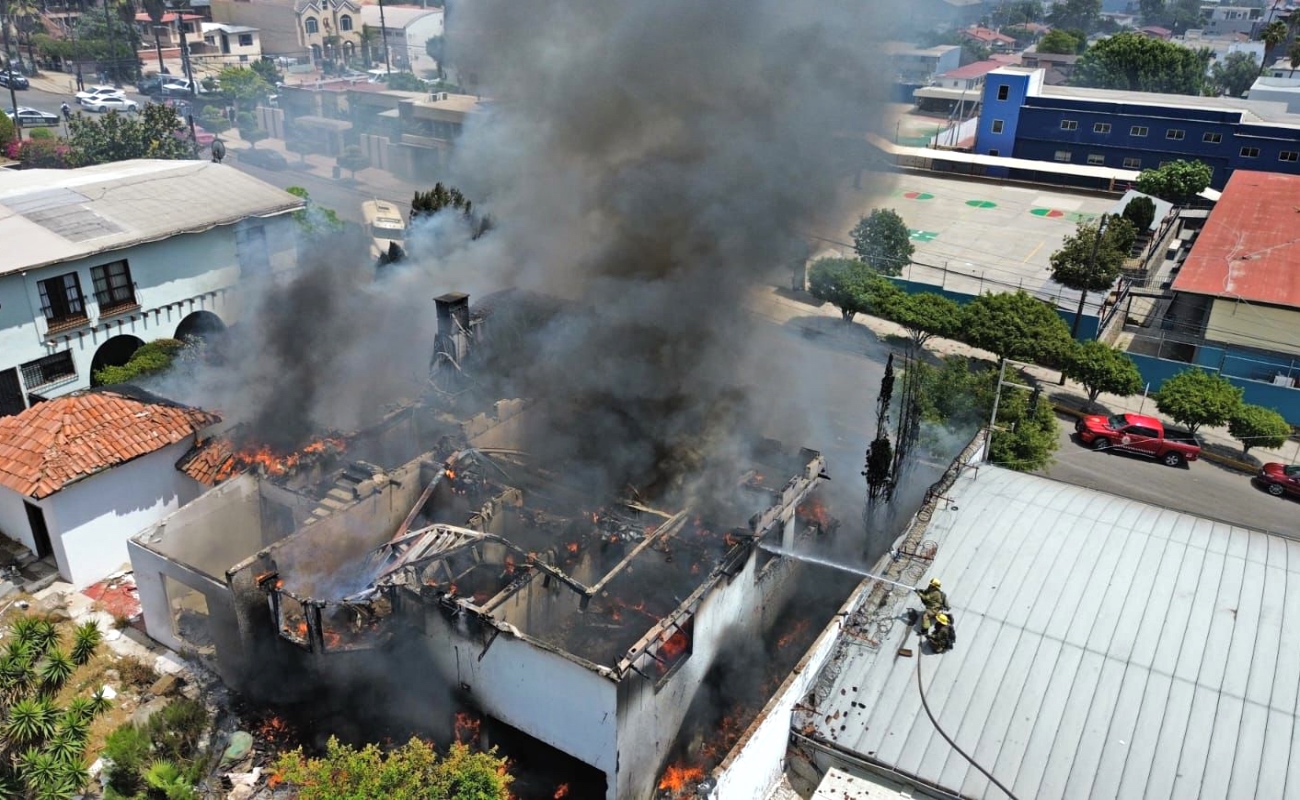 Incendio de grandes dimensiones en Zona Centro deja solo daños materiales