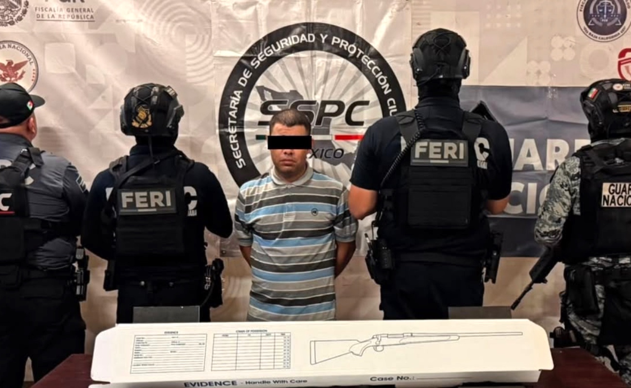 El detenido quedó a disposición de la FGR.