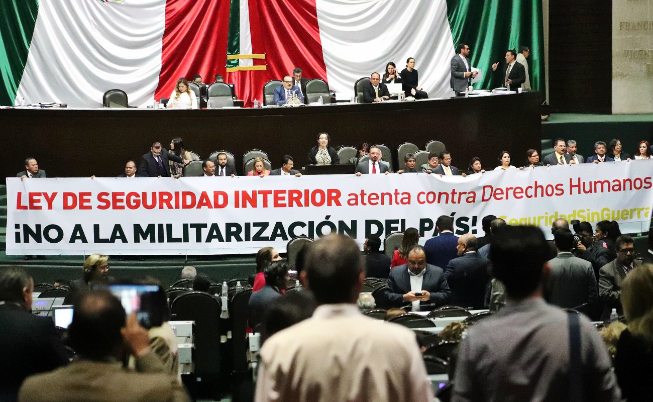 En una sesión maratónica, de más de cinco horas, y con más de 64 intervenciones, los legisladores desecharon uno a uno los 101 artículos que fueron reservados.