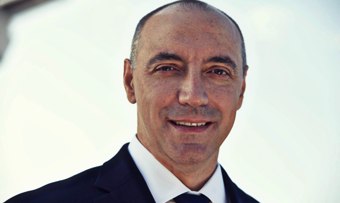Prisión por traer armas, sugiere Carbonell